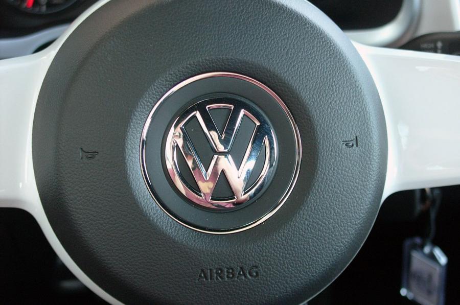  Volkswagen Beetle Turbo 2012 года  (фото 18 из 84)